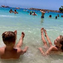 Barn på strand 3.jpg